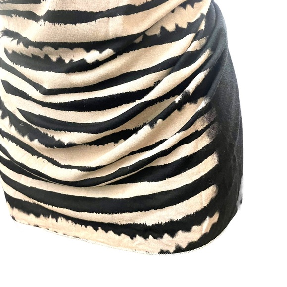 ✨CLASSY PATTERN TANK W/ GEMS✨ - Picture 6 of 8